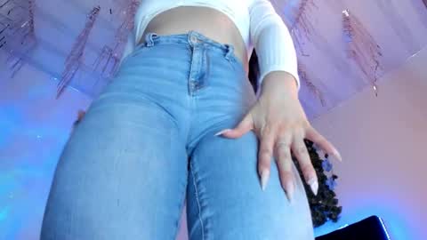 Snapshot of flylia_ chatting on 09-09-25, 10:42 lia online show from 09-09-25, 10:42