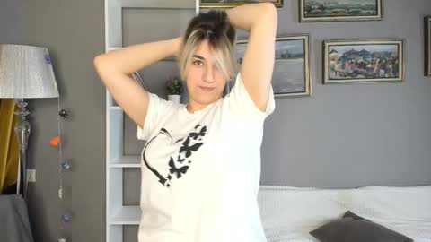 Ellie online show from 12-16-25, 05:23