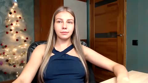 Snapshot of fofhcf chatting on 12-18-24, 03:15 Molli Ready for any play with you. Hottest show in pvt Help a student earn big tokens online show from 12-18-24, 03:15