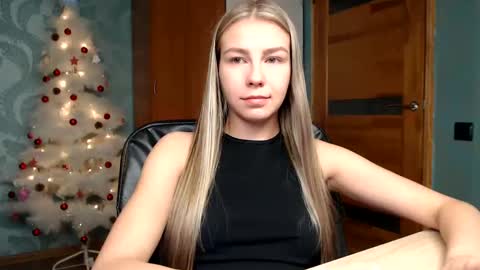 Snapshot of fofhcf chatting on 12-28-24, 02:01 Molli Ready for any play with you. Hottest show in pvt Help a student earn big tokens online show from 12-28-24, 02:01