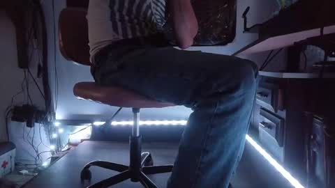 Snapshot of footlover6 chatting on 04-19-26, 06:56 Thomas Jefferson online show from 04-19-26, 06:56