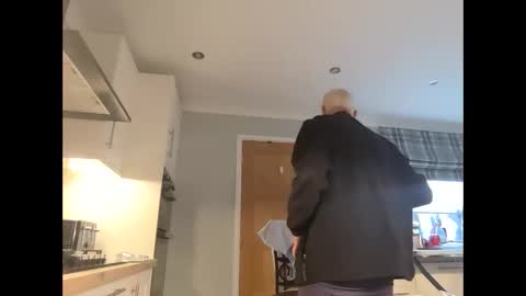 footworshiper2211 online show from 11-10-25, 10:36