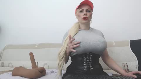 Snapshot of forever_barbie chatting on 01-13-25, 05:12 Adana online show from 01-13-25, 05:12