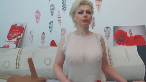 Snapshot of forever_barbie chatting on 02-19-25, 02:33 Adana online show from 02-19-25, 02:33
