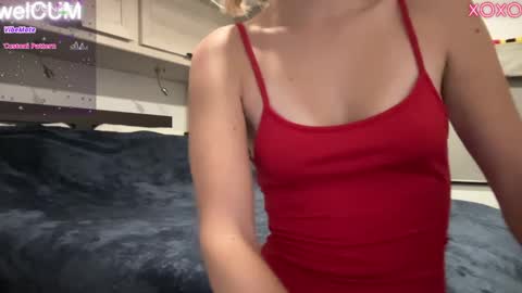 Snapshot of foreverkinkyy chatting on 12-17-24, 01:07 Elaine online show from 12-17-24, 01:07