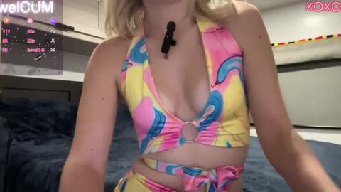 Snapshot of foreverkinkyy chatting on 01-30-25, 01:44 Elaine online show from 01-30-25, 01:44