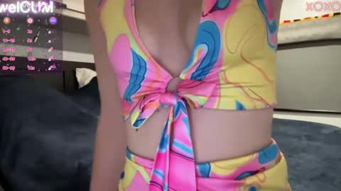 Snapshot of foreverkinkyy chatting on 02-24-25, 01:24 Elaine online show from 02-24-25, 01:24