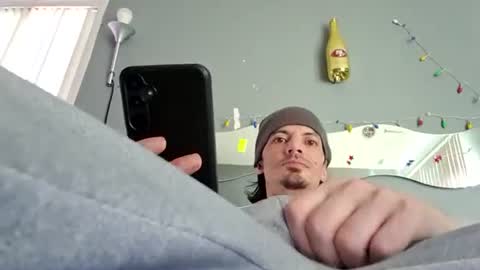 Snapshot of foreveryung723 chatting on 10-29-25, 11:06 foreveryung723 online show from 10-29-25, 11:06