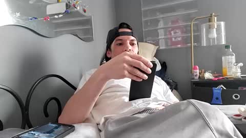 Snapshot of foreveryung723 chatting on 10-31-25, 11:06 foreveryung723 online show from 10-31-25, 11:06