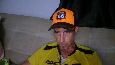 Snapshot of fouraide42 chatting on 07-11-26, 07:33 fouraide42 online show from 07-11-26, 07:33