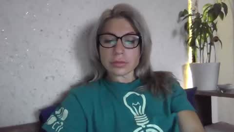 fox_red_lady7 online show from 11-15-25, 05:49