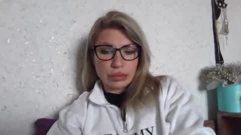 fox_red_lady7 online show from 01-19-26, 10:30