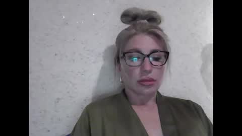 fox_red_lady7 online show from 04-01-26, 07:00