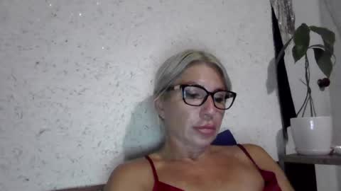 fox_red_lady7 online show from 06-25-26, 08:02