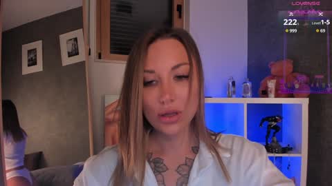 Snapshot of foxe_sailey chatting on 12-15-24, 06:59 Fox love you online show from 12-15-24, 06:59