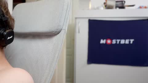 Snapshot of foxeslovefoxes chatting on 12-14-24, 02:21 CUSTOM PHOTOS AND VIDEOS - online show from 12-14-24, 02:21