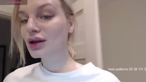 i am your baby Alien  online show from 12-04-25, 09:56