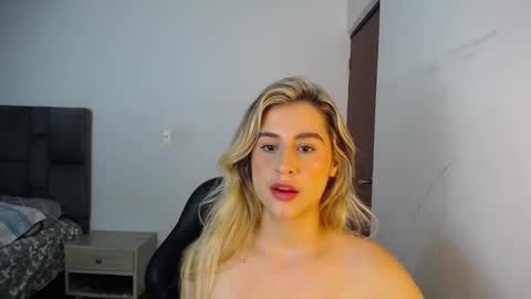 Snapshot of foxvalerin chatting on 09-22-25, 11:12 Valerin. online show from 09-22-25, 11:12