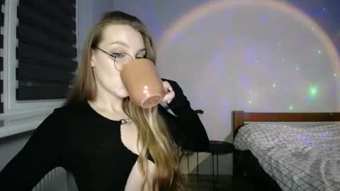 foxxialice online show from 11-19-25, 05:46