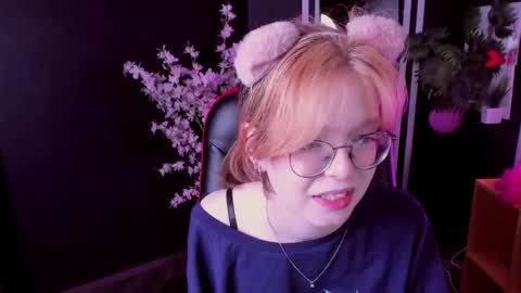 Snapshot of foxxxypolly chatting on 05-23-26, 06:07 Polly online show from 05-23-26, 06:07