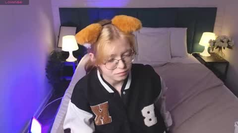 Snapshot of foxxxypolly chatting on 06-05-26, 05:25 Polly online show from 06-05-26, 05:25
