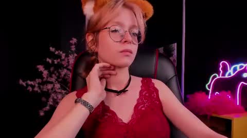 Snapshot of foxxxypolly chatting on 07-05-26, 05:14 Polly online show from 07-05-26, 05:14