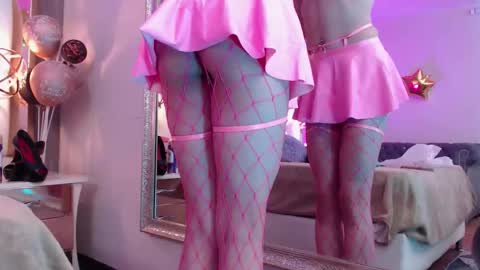 Snapshot of foxxy_dolce chatting on 10-27-25, 11:58 Foxxy online show from 10-27-25, 11:58