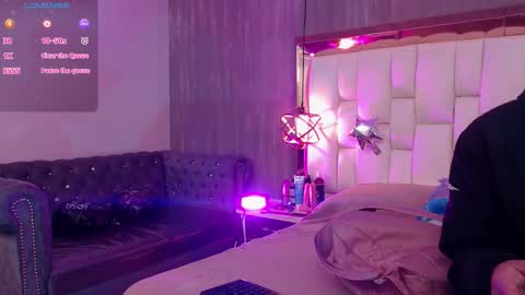 Snapshot of foxxy_dolce chatting on 10-30-25, 11:22 Foxxy online show from 10-30-25, 11:22