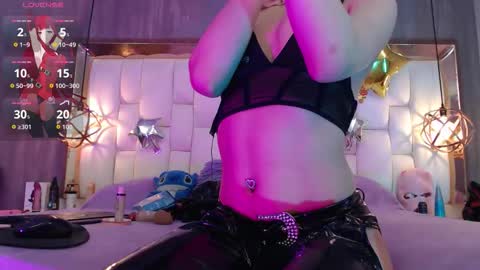 Snapshot of foxxy_dolce chatting on 11-25-25, 08:42 Foxxy online show from 11-25-25, 08:42