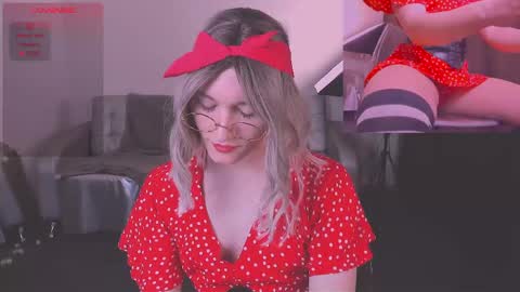 Snapshot of foxy_jpg chatting on 01-27-25, 08:39 Sue online show from 01-27-25, 08:39