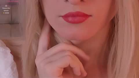 Snapshot of foxy_jpg chatting on 01-28-25, 09:50 Sue online show from 01-28-25, 09:50