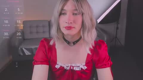 Snapshot of foxy_jpg chatting on 02-08-25, 06:33 Sue online show from 02-08-25, 06:33