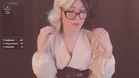 Snapshot of foxy_jpg chatting on 03-01-25, 12:39 Sue online show from 03-01-25, 12:39