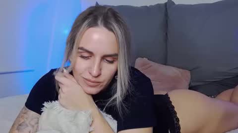 Snapshot of foxy_kimmi chatting on 11-26-25, 07:09 Foxy Kimmi online show from 11-26-25, 07:09