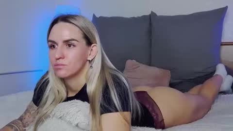 Snapshot of foxy_kimmi chatting on 11-30-25, 07:12 Foxy Kimmi online show from 11-30-25, 07:12