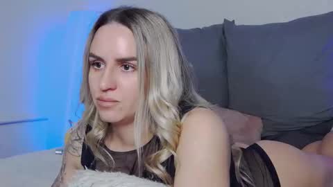 Snapshot of foxy_kimmi chatting on 12-17-25, 06:41 Foxy Kimmi online show from 12-17-25, 06:41