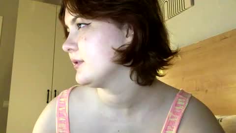 Snapshot of foxydollkate chatting on 07-21-26, 12:40 Kate online show from 07-21-26, 12:40