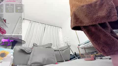 yiyi online show from 12-15-25, 11:58