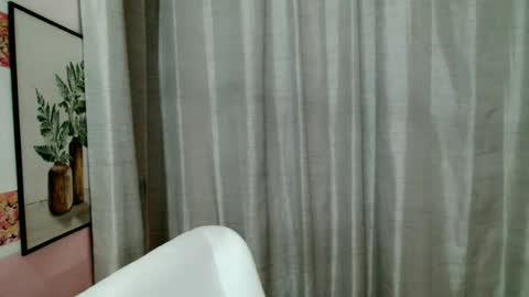 Snapshot of foxylicious_danielax chatting on 06-29-26, 12:05 Daniela online show from 06-29-26, 12:05