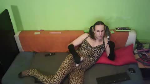 Snapshot of foxysabine chatting on 12-12-24, 05:10 FoxySabine online show from 12-12-24, 05:10