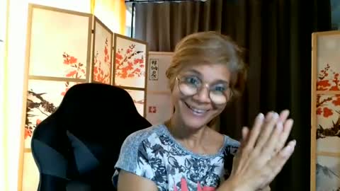 Snapshot of francelune chatting on 06-16-26, 09:34 francelune online show from 06-16-26, 09:34