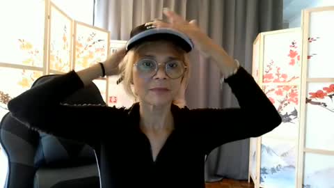 Snapshot of francelune chatting on 06-20-26, 09:01 francelune online show from 06-20-26, 09:01
