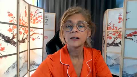 Snapshot of francelune chatting on 06-21-26, 11:13 francelune online show from 06-21-26, 11:13