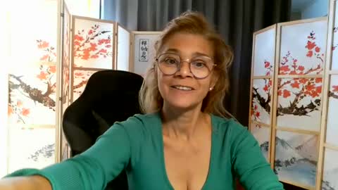 Snapshot of francelune chatting on 07-06-26, 12:13 francelune online show from 07-06-26, 12:13