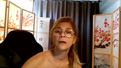 Snapshot of francelune chatting on 07-19-26, 10:19 francelune online show from 07-19-26, 10:19