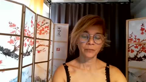 Snapshot of francelune chatting on 07-25-26, 08:45 francelune online show from 07-25-26, 08:45
