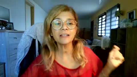 Snapshot of francelune chatting on 08-01-26, 10:03 francelune online show from 08-01-26, 10:03
