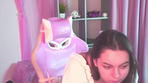 Snapshot of francescacavaliere chatting on 12-17-25, 07:58 Francesca online show from 12-17-25, 07:58