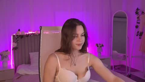 Snapshot of francescacavaliere chatting on 05-26-26, 09:27 Francesca online show from 05-26-26, 09:27