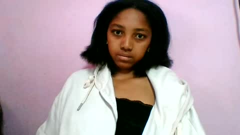 Snapshot of francia333068 chatting on 06-12-26, 06:45 francia333068 online show from 06-12-26, 06:45